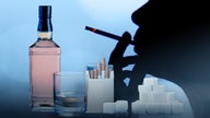 Schnapps, Zigaretten, Rauchende Person