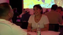 Sheila beim Gallery Crush-Speeddating