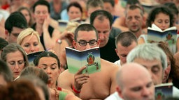 Westliche Buddhisten meditieren