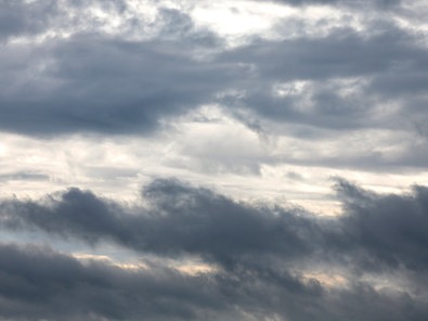 Dunkle Wolken am Himmel (Symbolbild)