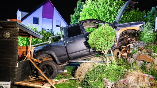 Verunfallter Pickup in Ennepetal