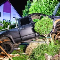 Jugendliche verursachen Auto-Unfall mit Pick-up | Video | TN