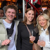 ESC 2026 Finale: Marvin Schüngel, Annika Schwenke und Selina Suer beim Public Viewing 