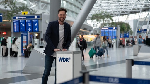 Sven Kroll im Flughafen in Düsseldorf