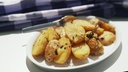 Das Bild zeigt die Butterkartoffeln auf einem Teller.