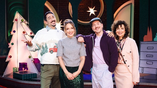  Neben Gastgeberin Carolin Kebekus (2. v. l.) sind beim Weihnachtsmusical mit dabei: Eko Fresh (ganz l.), Isabel Varell (ganz r.) und Nico Stank (2. v. r.).