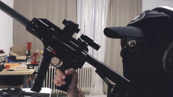 JStark mit Waffe