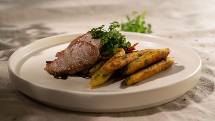 Schupfnudeln, Spitzkrautpfanne & Schweineschnitzel