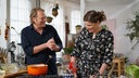 Björn Freitag und Antje de Vries im Kochstudio.