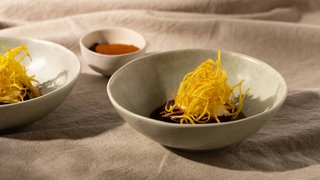 Geschmorte Rote Bete mit Kartoffelstroh,
