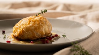 Sauerkraut-Praline mit Schalottensoße
