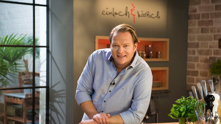 Björn Freitag in der Küche. 