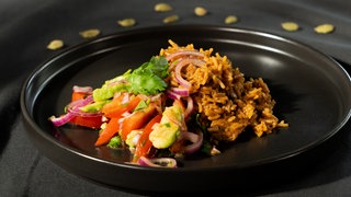 Gewürzreis „Pilau“ mit Fleisch & Tomaten-Avocadosalat „Kachumbari“