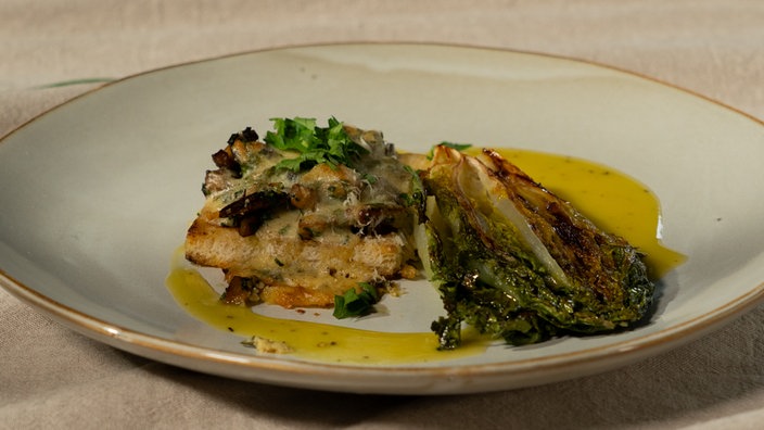 Pilztoast-Gratin & karamellisierter Romana-Salat