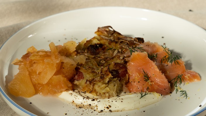 Rheinischer Döppekooche mit Apfelkompott 