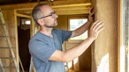 Torben Sauerland in seinem Tinyhaus. 