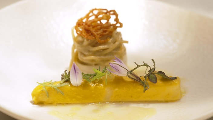 Frische Spargelspitzen in selbstgemachter Mais-Miso mit Soba-Nudeln 