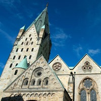 Froschperpektive Paderborner Dom