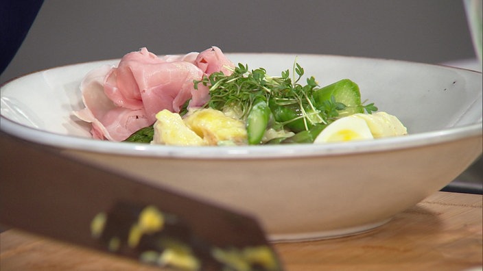 Kartoffelsalat mit Kochschinken und Eiern