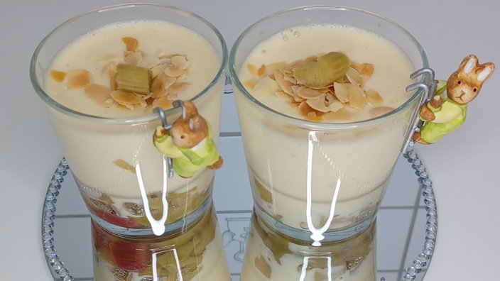 Zabaione mit Rhabarberkompott