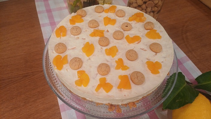 Amarettini-Torte mit Aprikosen