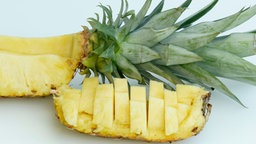 Frische Ananas, in Stücke geschnitten