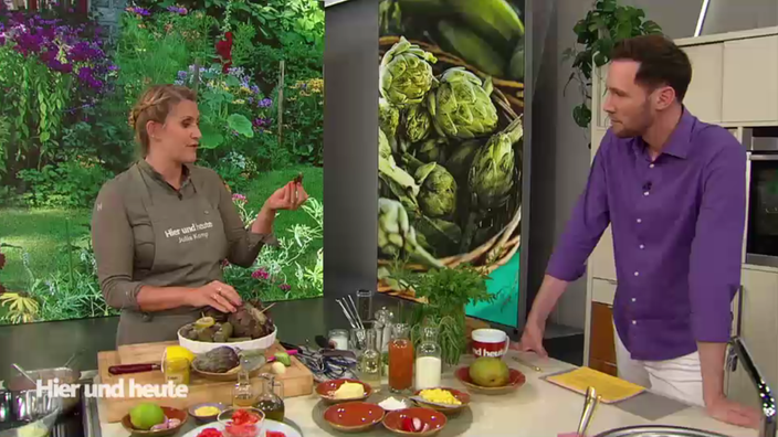Klassische Artischocken mit Currysauce
