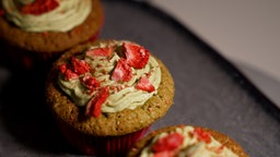 Backduell: Matcha Cupcakes gegen Matcha-Riegel mit Erdbeercurd