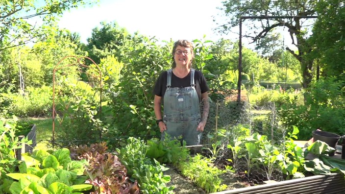Anja Klein im Garten von Hier und heute