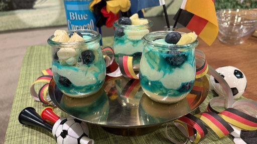 Blue-Curaçao-Dessert im Glas