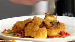 Blumenkohlschnitzel mit Tomaten-Schalotten-Vinaigrette