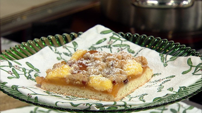 Bratapfel-Zimtkuchen mit Nussstreusel vom Blech