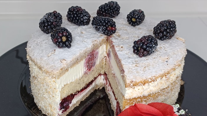 Brombeer-Japonais-Torte