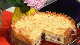 Mandel-Butterkuchen mit Brombeeren