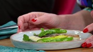 Gebratenes Doradenfilet mit grünem Spargel an leichter Thai-Note