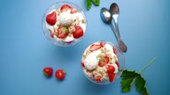 Erdbeer-Dessert mit Kokos-Knusper