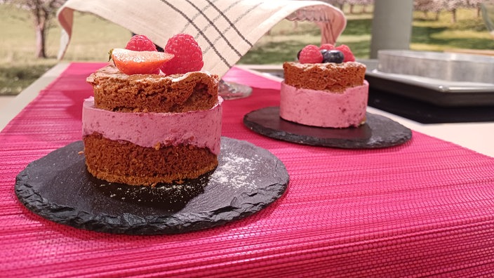 Fruchtige Schoko-Beerentörtchen