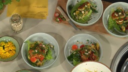 Frühlings-Bowl mit Kohlrabi, Möhren, Tofu und Limetten-Dressing