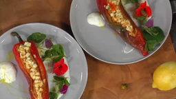Gefüllte Spitzpaprika mit Couscous, Feta und Zitronenjoghurt