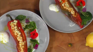 Gefüllte Spitzpaprika mit Couscous, Feta und Zitronenjoghurt