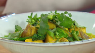 Hähnchen-Curry mit frischem Gemüse, Mango und Jasminreis