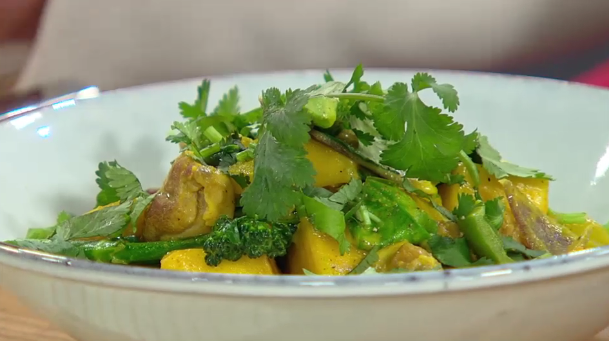 Hähnchen-Curry mit frischem Gemüse, Mango und Jasminreis