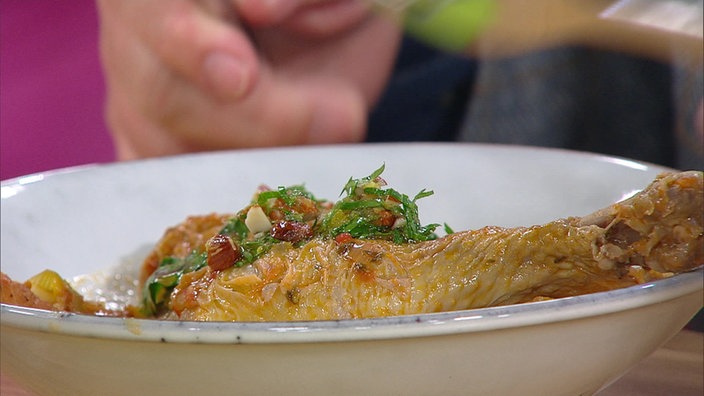 Mediterranes Hähnchen mit Lauch, weißen Bohnen und Tomaten