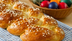 Hefezopf mit Hagelzucker