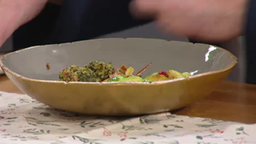 Hühnchen in der Walnusskruste mit Pastinakenpüree und Rosenkohl