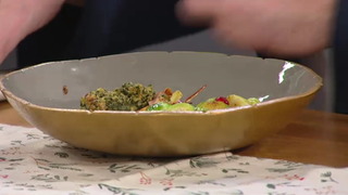 Hühnchen in der Walnusskruste mit Pastinakenpüree und Rosenkohl