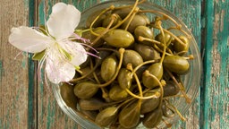 Kapern & Kapernäpfel in Glasschälchen