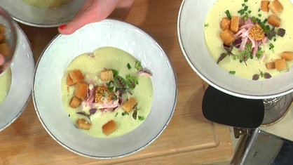 Kalte Kartoffel-Lauch-Suppe mit Wacholderschinken