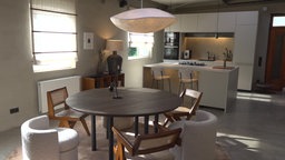 Loft über einer Fabrikhalle, Essbereich und Küche des Loftes