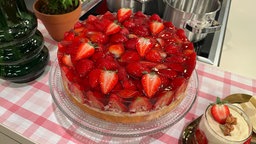 Mai-Torte: Erdbeertorte mit Vanillepudding 